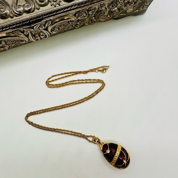 Vintage Faberge-style egg pendant - storyline by JJI - Picture 5 of 11